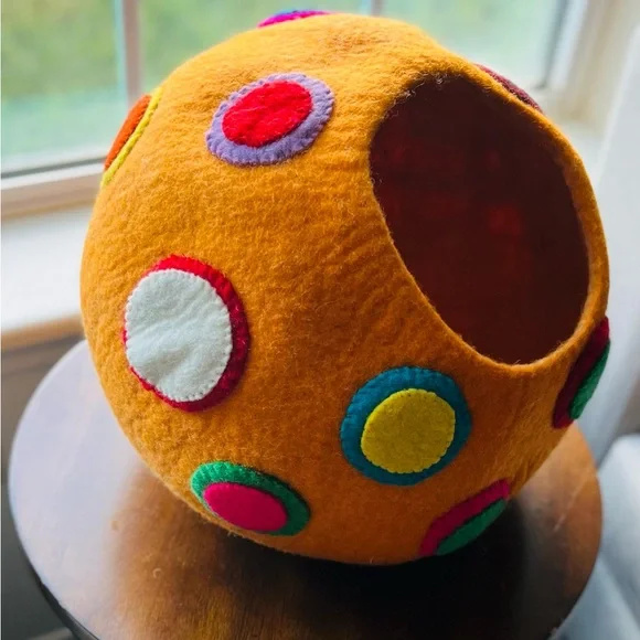 Colorful Felt Cat Bed - Picture 4 of 4